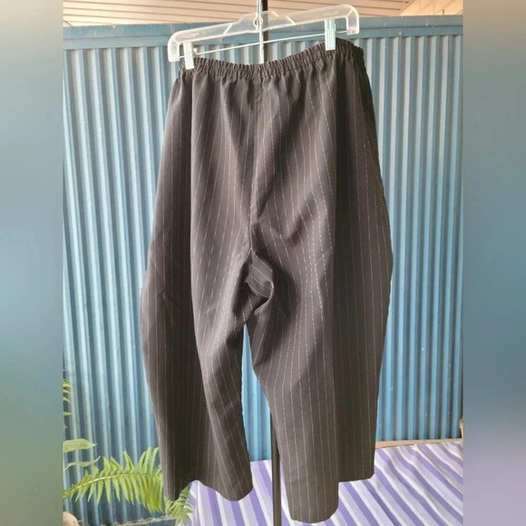 Penningtons Two Piece Pinstripe Pants and Short Sleeve Top Suit size  26 - Picture 9 of 16